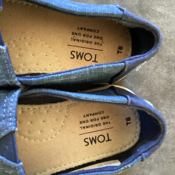 Tom’s shoes - Picture 4 of 4